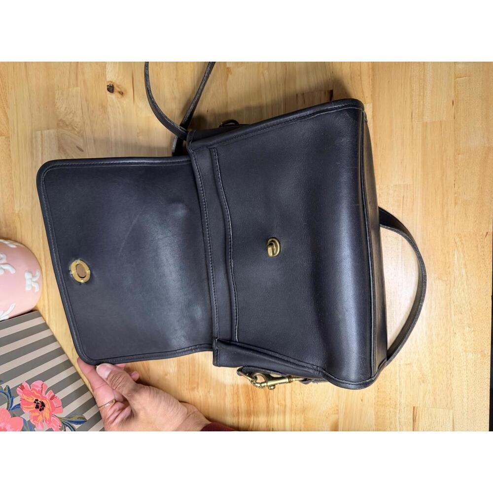 Vintage Coach Court Bag Black Leather Crossbody Turnlock USA Classic - Picture 2 of 7